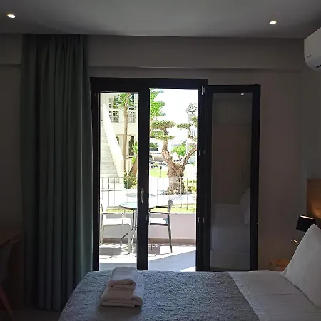 Trianon Apartmanhotel 2*
