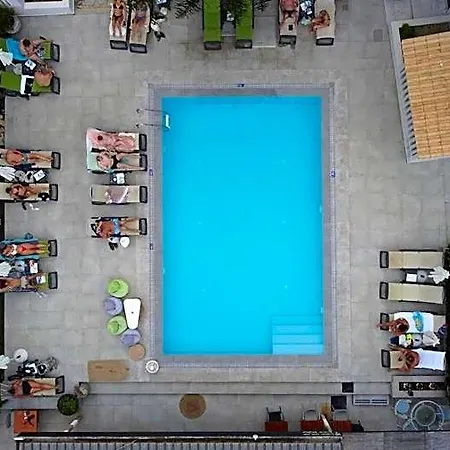Trianon Hotel apartamentowy 4*