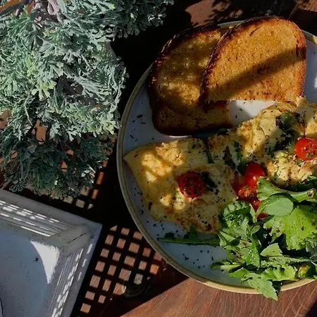 Trianon 아파트호텔 티실리비